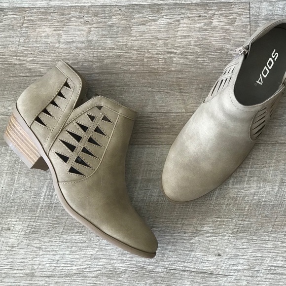 Soda Neutral Basic Comfortable Low Heel Bootie - Picture 4 of 8